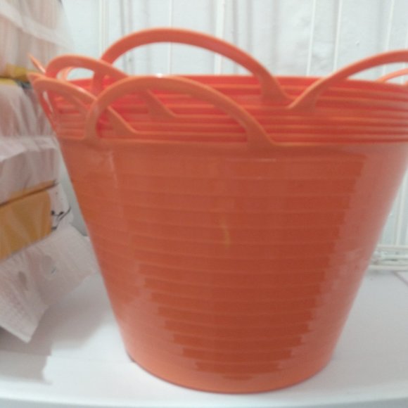 Lot of 34 Plastic round storage baskets and buckets for cleaning and organizing. - Picture 16 of 16